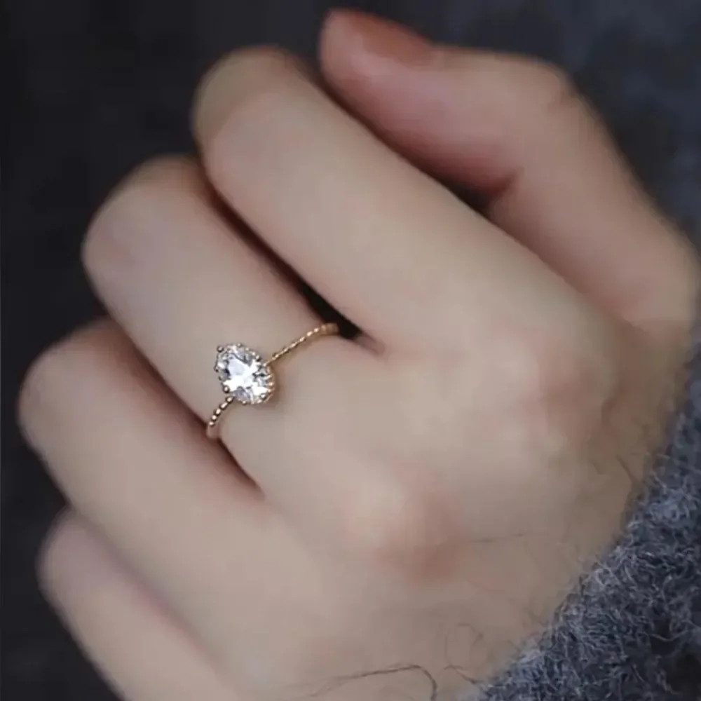 Stunning diamond engagement ring sz 7